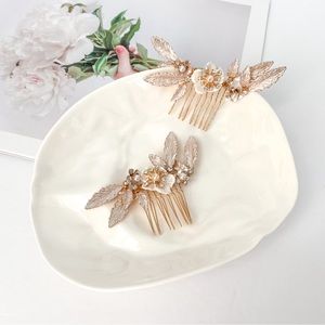 Classic looking two pieces hair pieces, brand new